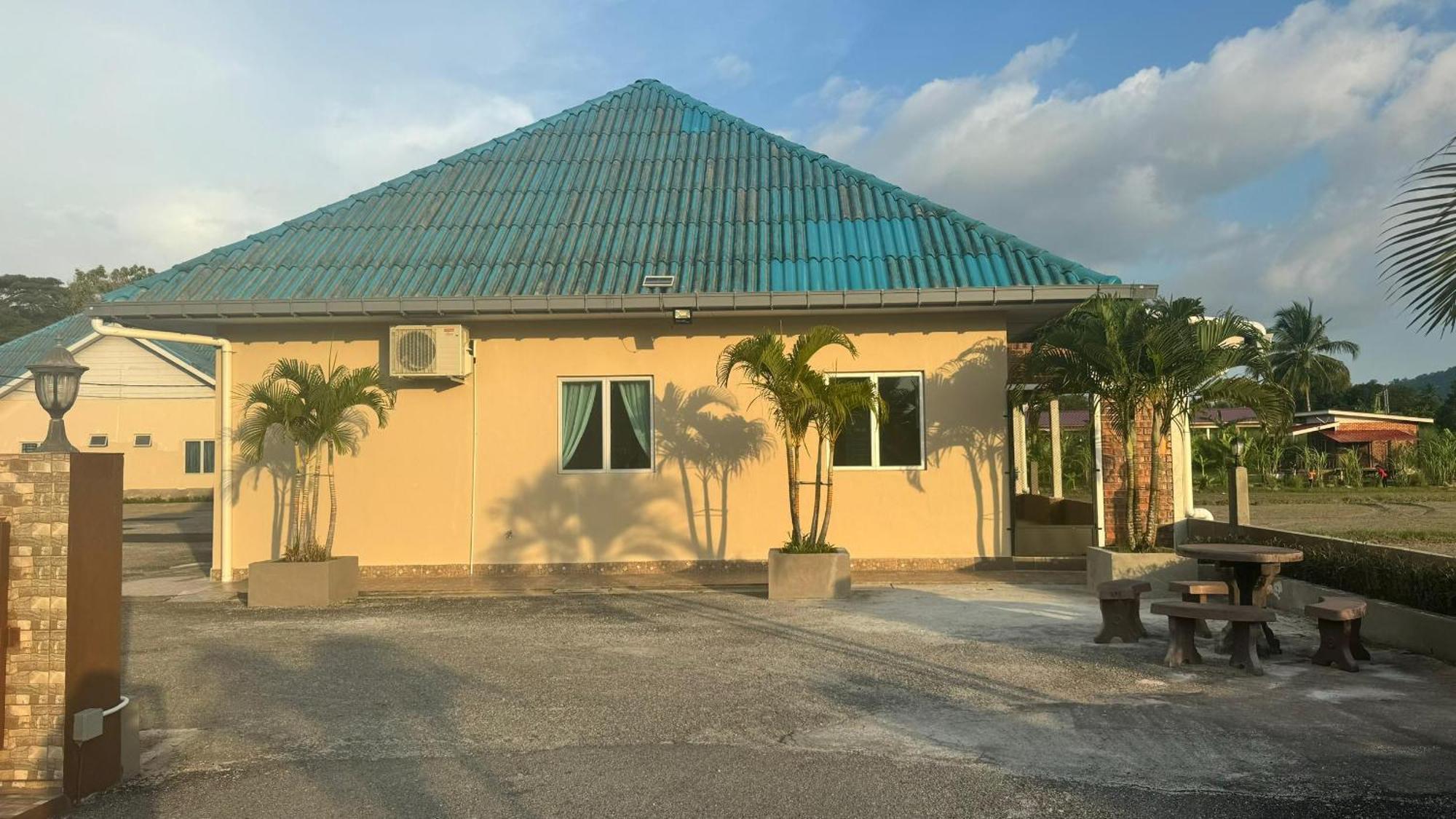 Dvilla Guesthouse Langkawi Exterior photo